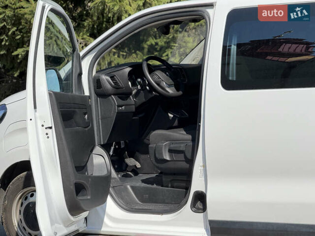 Белый Опель Vivaro-e, объемом двигателя 0 л и пробегом 17 тыс. км за 23900 $, фото 30 на Automoto.ua