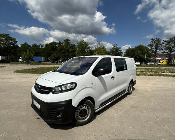 Белый Опель Vivaro-e, объемом двигателя 0 л и пробегом 17 тыс. км за 22700 $, фото 5 на Automoto.ua