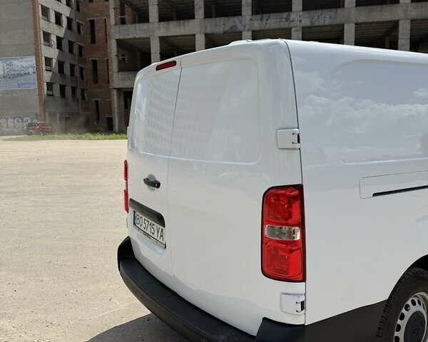 Белый Опель Vivaro-e, объемом двигателя 0 л и пробегом 17 тыс. км за 22700 $, фото 2 на Automoto.ua