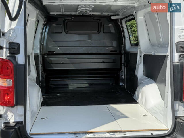 Белый Опель Vivaro-e, объемом двигателя 0 л и пробегом 17 тыс. км за 23900 $, фото 27 на Automoto.ua
