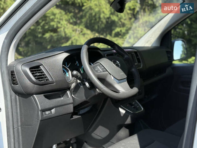 Белый Опель Vivaro-e, объемом двигателя 0 л и пробегом 17 тыс. км за 23900 $, фото 31 на Automoto.ua