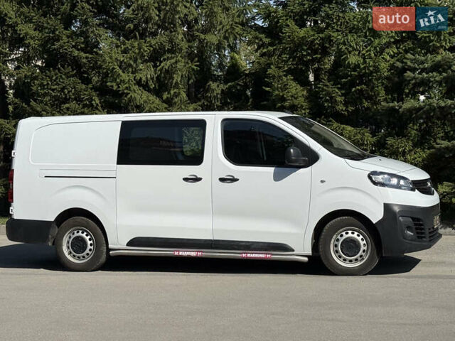 Белый Опель Vivaro-e, объемом двигателя 0 л и пробегом 17 тыс. км за 23900 $, фото 3 на Automoto.ua
