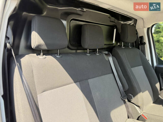 Белый Опель Vivaro-e, объемом двигателя 0 л и пробегом 17 тыс. км за 23900 $, фото 22 на Automoto.ua