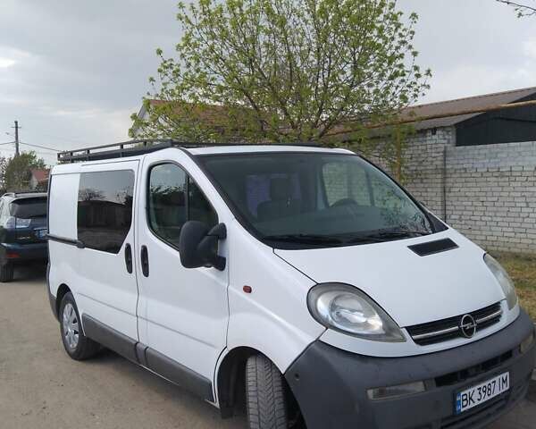 Белый Опель Vivaro-e, объемом двигателя 1.87 л и пробегом 326 тыс. км за 6800 $, фото 1 на Automoto.ua