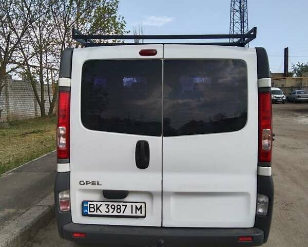 Белый Опель Vivaro-e, объемом двигателя 1.87 л и пробегом 326 тыс. км за 6800 $, фото 5 на Automoto.ua