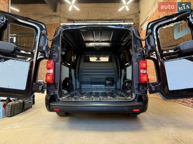 Черный Опель Vivaro-e, объемом двигателя 0 л и пробегом 91 тыс. км за 28777 $, фото 25 на Automoto.ua