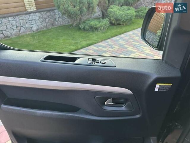 Черный Опель Vivaro-e, объемом двигателя 0 л и пробегом 60 тыс. км за 24750 $, фото 27 на Automoto.ua