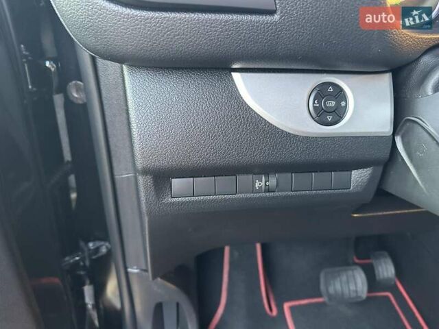 Черный Опель Vivaro-e, объемом двигателя 0 л и пробегом 60 тыс. км за 24750 $, фото 17 на Automoto.ua