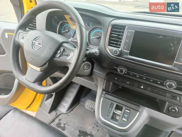 Желтый Опель Vivaro-e, объемом двигателя 0 л и пробегом 104 тыс. км за 15800 $, фото 52 на Automoto.ua