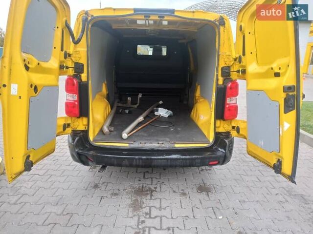 Желтый Опель Vivaro-e, объемом двигателя 0 л и пробегом 104 тыс. км за 15800 $, фото 22 на Automoto.ua