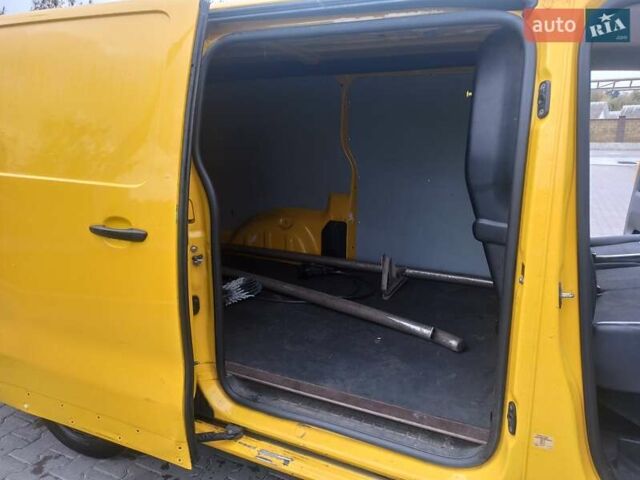Желтый Опель Vivaro-e, объемом двигателя 0 л и пробегом 104 тыс. км за 15800 $, фото 24 на Automoto.ua