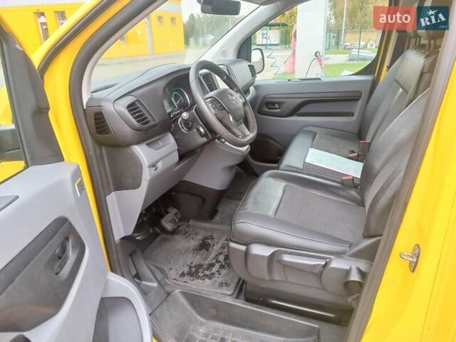 Желтый Опель Vivaro-e, объемом двигателя 0 л и пробегом 104 тыс. км за 15800 $, фото 39 на Automoto.ua
