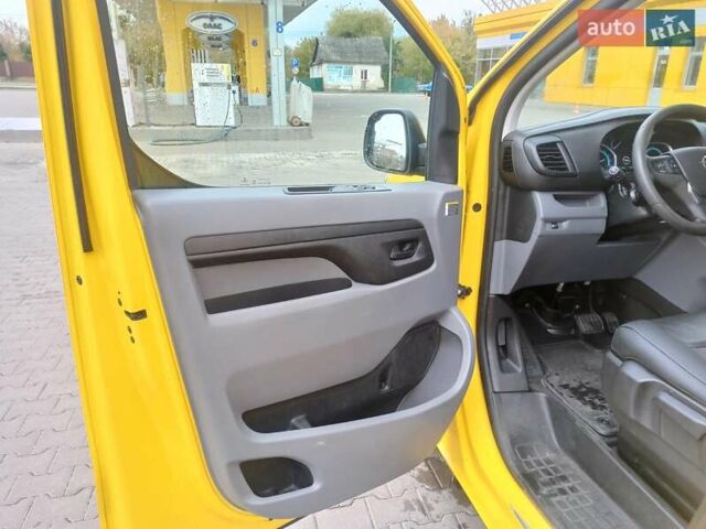 Желтый Опель Vivaro-e, объемом двигателя 0 л и пробегом 104 тыс. км за 15800 $, фото 38 на Automoto.ua