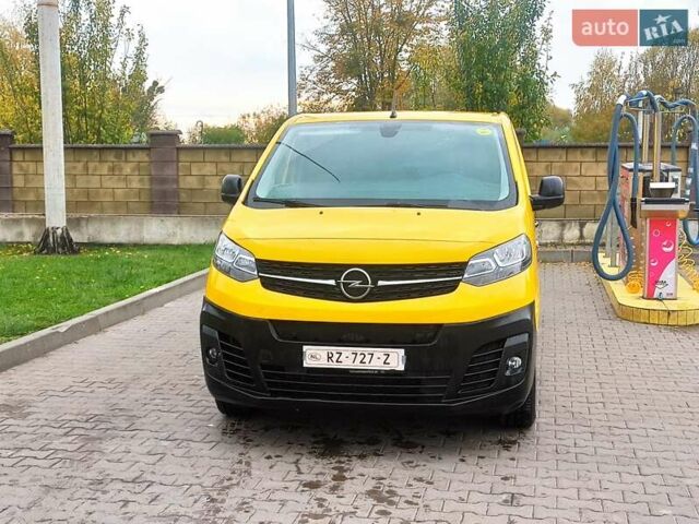 Желтый Опель Vivaro-e, объемом двигателя 0 л и пробегом 104 тыс. км за 15800 $, фото 7 на Automoto.ua