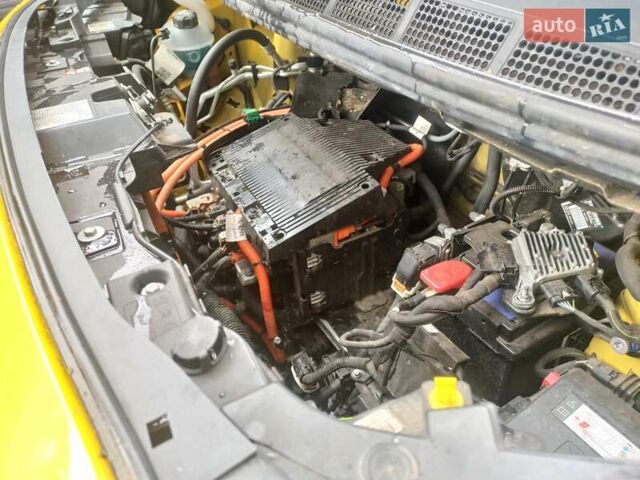 Желтый Опель Vivaro-e, объемом двигателя 0 л и пробегом 104 тыс. км за 15800 $, фото 69 на Automoto.ua