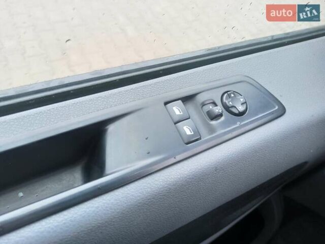 Желтый Опель Vivaro-e, объемом двигателя 0 л и пробегом 104 тыс. км за 15800 $, фото 53 на Automoto.ua