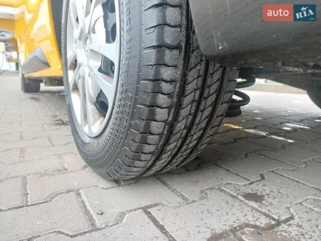 Желтый Опель Vivaro-e, объемом двигателя 0 л и пробегом 104 тыс. км за 15800 $, фото 34 на Automoto.ua