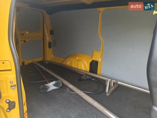 Желтый Опель Vivaro-e, объемом двигателя 0 л и пробегом 104 тыс. км за 15800 $, фото 25 на Automoto.ua