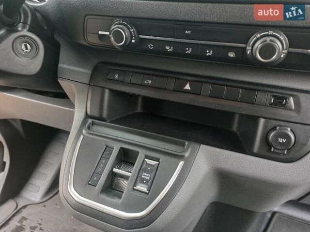 Желтый Опель Vivaro-e, объемом двигателя 0 л и пробегом 104 тыс. км за 15800 $, фото 50 на Automoto.ua