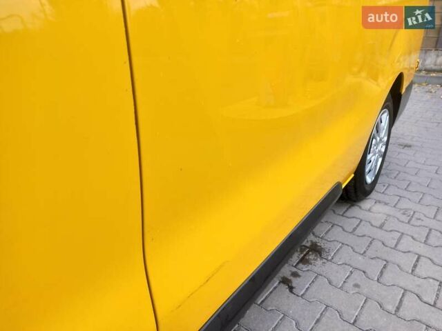 Желтый Опель Vivaro-e, объемом двигателя 0 л и пробегом 104 тыс. км за 15800 $, фото 31 на Automoto.ua