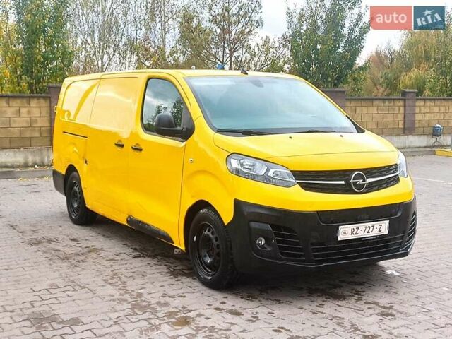 Желтый Опель Vivaro-e, объемом двигателя 0 л и пробегом 104 тыс. км за 15800 $, фото 10 на Automoto.ua