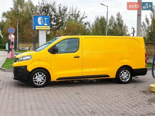 Желтый Опель Vivaro-e, объемом двигателя 0 л и пробегом 104 тыс. км за 15800 $, фото 1 на Automoto.ua