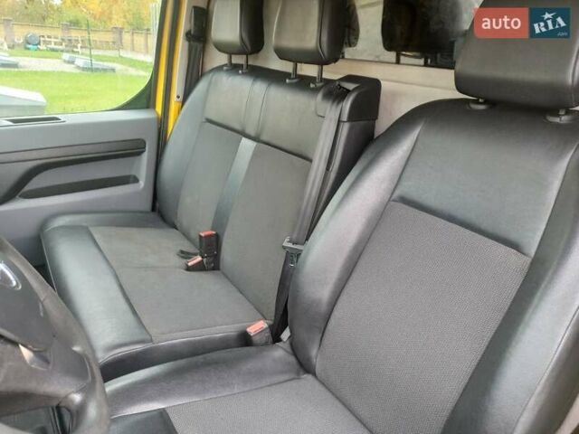 Желтый Опель Vivaro-e, объемом двигателя 0 л и пробегом 104 тыс. км за 15800 $, фото 42 на Automoto.ua
