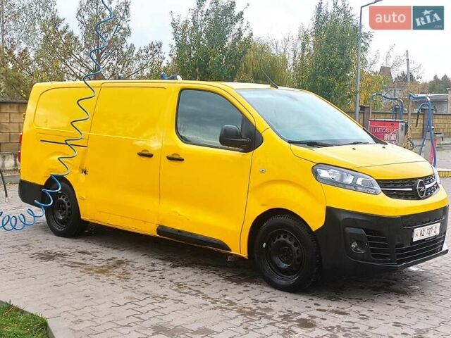 Желтый Опель Vivaro-e, объемом двигателя 0 л и пробегом 104 тыс. км за 15800 $, фото 12 на Automoto.ua