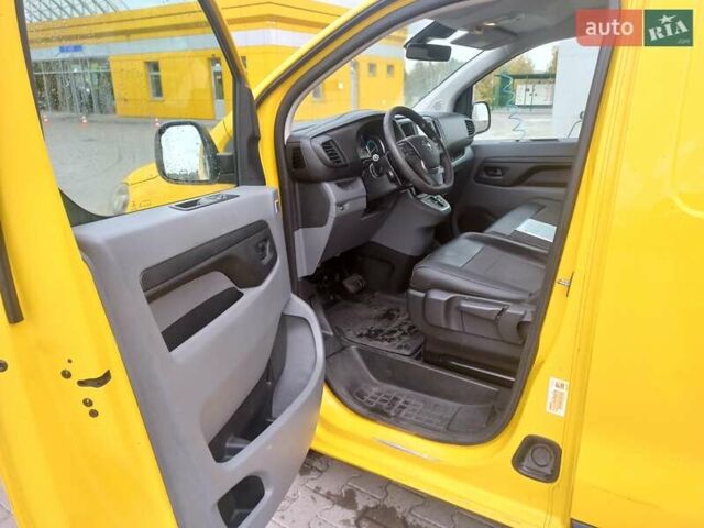 Желтый Опель Vivaro-e, объемом двигателя 0 л и пробегом 104 тыс. км за 15800 $, фото 37 на Automoto.ua