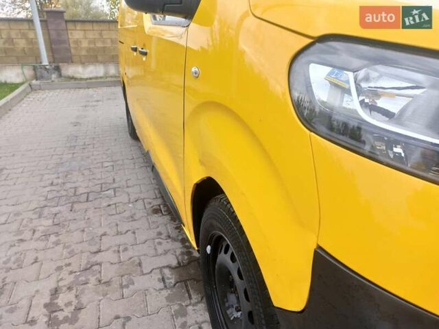 Желтый Опель Vivaro-e, объемом двигателя 0 л и пробегом 104 тыс. км за 15800 $, фото 29 на Automoto.ua