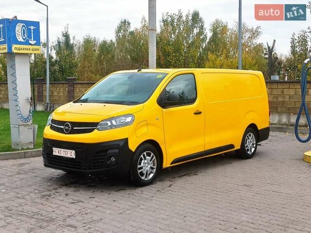 Желтый Опель Vivaro-e, объемом двигателя 0 л и пробегом 104 тыс. км за 15800 $, фото 4 на Automoto.ua