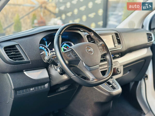 Белый Опель Zafira Life, объемом двигателя 0 л и пробегом 21 тыс. км за 23200 $, фото 13 на Automoto.ua