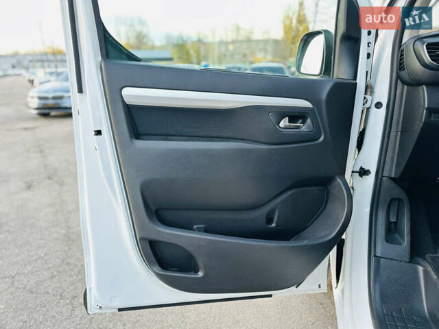 Белый Опель Zafira Life, объемом двигателя 0 л и пробегом 21 тыс. км за 23200 $, фото 14 на Automoto.ua