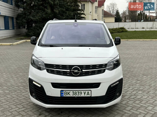 Белый Опель Zafira Life, объемом двигателя 0 л и пробегом 45 тыс. км за 28800 $, фото 1 на Automoto.ua