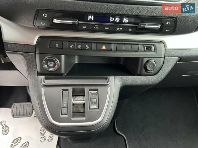 Белый Опель Zafira Life, объемом двигателя 0 л и пробегом 45 тыс. км за 28800 $, фото 31 на Automoto.ua
