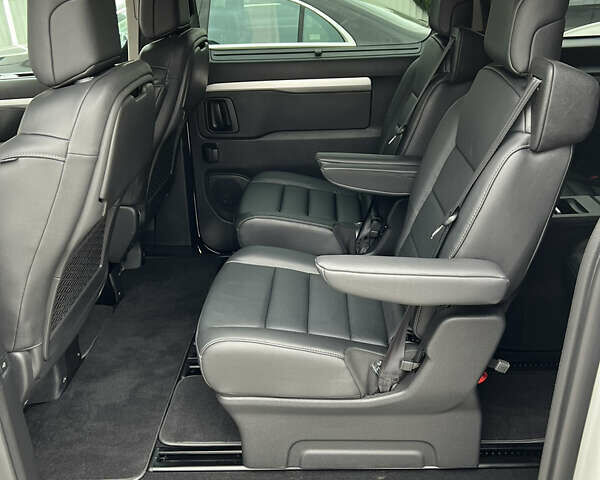 Белый Опель Zafira Life, объемом двигателя 0 л и пробегом 45 тыс. км за 28800 $, фото 18 на Automoto.ua