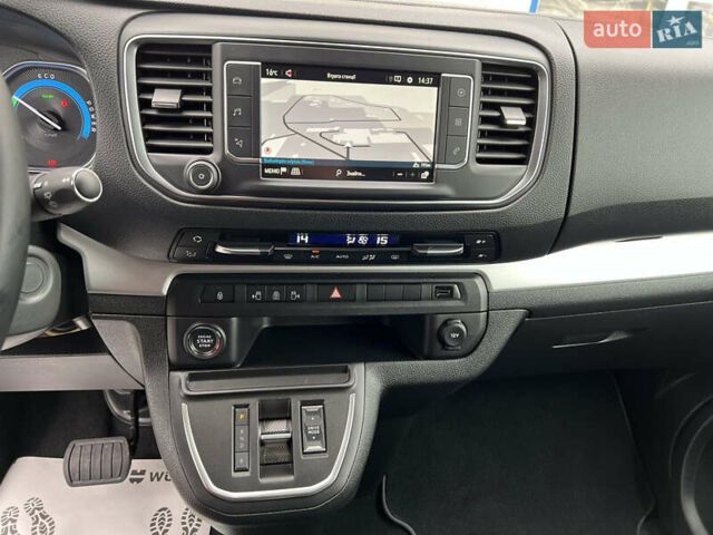 Белый Опель Zafira Life, объемом двигателя 0 л и пробегом 45 тыс. км за 28800 $, фото 33 на Automoto.ua