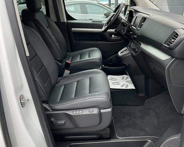Белый Опель Zafira Life, объемом двигателя 0 л и пробегом 45 тыс. км за 28800 $, фото 16 на Automoto.ua