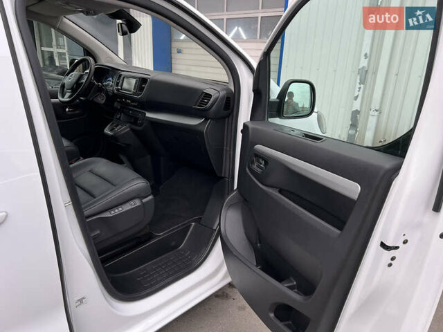Белый Опель Zafira Life, объемом двигателя 0 л и пробегом 45 тыс. км за 28800 $, фото 15 на Automoto.ua