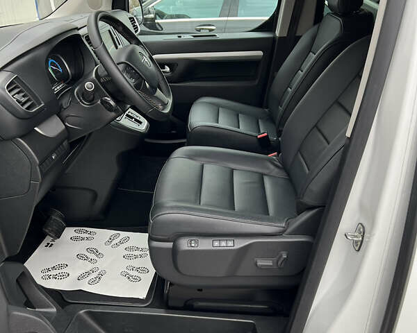 Белый Опель Zafira Life, объемом двигателя 0 л и пробегом 45 тыс. км за 28800 $, фото 12 на Automoto.ua