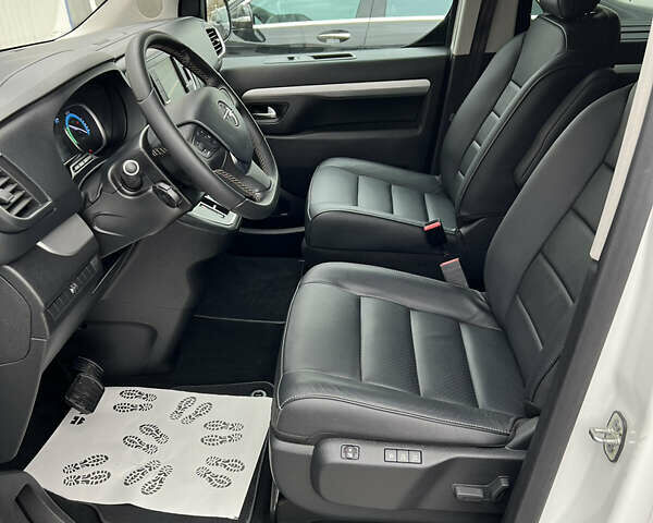 Белый Опель Zafira Life, объемом двигателя 0 л и пробегом 45 тыс. км за 28800 $, фото 13 на Automoto.ua