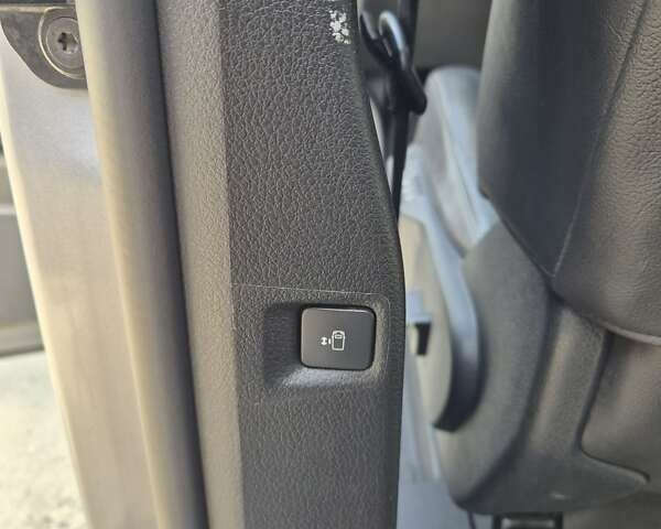 Серый Опель Zafira Life, объемом двигателя 2 л и пробегом 200 тыс. км за 25999 $, фото 53 на Automoto.ua
