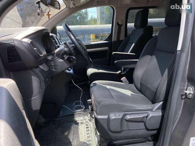 Серый Опель Zafira Life, объемом двигателя 2 л и пробегом 80 тыс. км за 33900 $, фото 9 на Automoto.ua