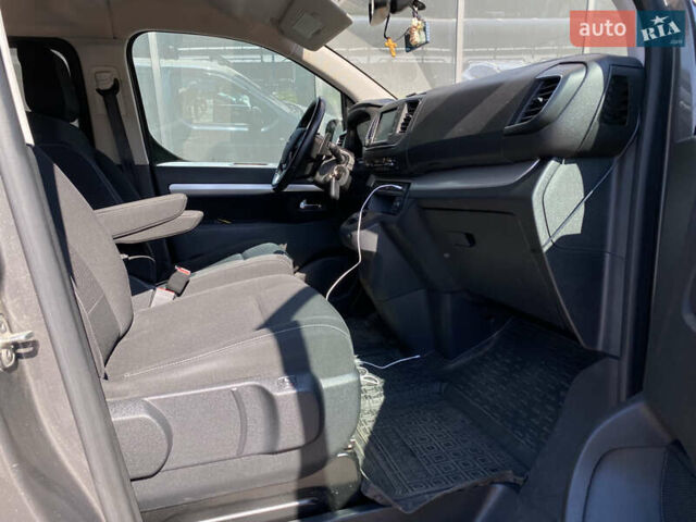 Серый Опель Zafira Life, объемом двигателя 2 л и пробегом 80 тыс. км за 34900 $, фото 7 на Automoto.ua