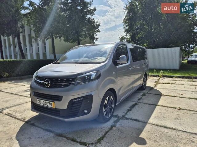 Серый Опель Zafira Life, объемом двигателя 2 л и пробегом 200 тыс. км за 25999 $, фото 3 на Automoto.ua