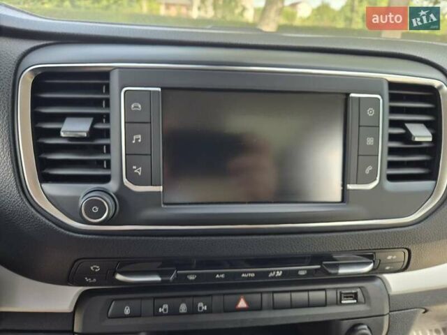 Серый Опель Zafira Life, объемом двигателя 2 л и пробегом 200 тыс. км за 25999 $, фото 55 на Automoto.ua