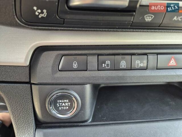 Серый Опель Zafira Life, объемом двигателя 2 л и пробегом 226 тыс. км за 24999 $, фото 49 на Automoto.ua