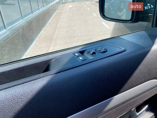 Серый Опель Zafira Life, объемом двигателя 2 л и пробегом 80 тыс. км за 27900 $, фото 16 на Automoto.ua