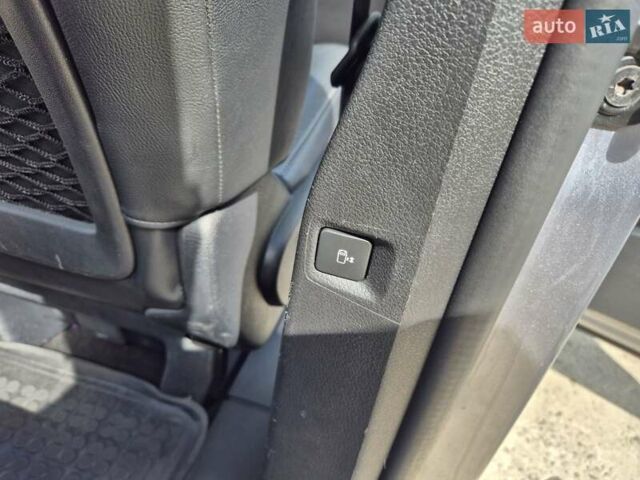 Серый Опель Zafira Life, объемом двигателя 2 л и пробегом 226 тыс. км за 24999 $, фото 74 на Automoto.ua