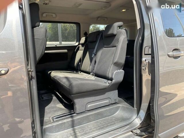 Серый Опель Zafira Life, объемом двигателя 2 л и пробегом 80 тыс. км за 33900 $, фото 14 на Automoto.ua